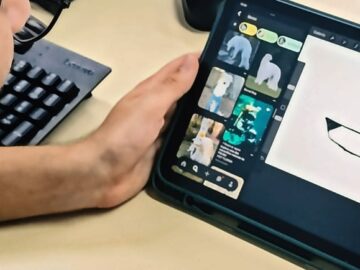 Goiânia vai ter sede da maior maratona de criação de jogos do mundo Descrição do post. Redação 1/8/20262 min read Entre os dias 24 de janeiro e 7 de fevereiro de 2026, a capital goiana recebe a Global Game Jam - Goiânia, integrando a maior maratona colaborativa de desenvolvimento de jogos do planeta. Com uma proposta inovadora que une tecnologia, arte e imersão criativa, a edição deste ano destaca a criação humana, valorizando o gesto, o traço manual e a sensibilidade artística acima do aspecto estritamente tecnológico. A GGJ Goiânia 2026 se estrutura como um programa completo de imersão, dividida em três ciclos estratégicos: um ciclo formativo com oito oficinas preparatórias, a imersão criativa de 48 horas no Coletivo Centopeia para o desenvolvimento dos jogos e, por fim, o "Joga Junto", uma mostra aberta ao público para experimentação das obras criadas. Inovação com Sotaque Local e Conexão Global A Global Game Jam Goiânia busca fortalecer a comunidade local de criadores de jogos. Segundo Michelle Santos, produtora do projeto, "O evento atua como um espaço de formação e descoberta, servindo muitas vezes como a porta de entrada para novos talentos no ecossistema de desenvolvimento de jogos." O projeto visa projetar o ecossistema de inovação de Goiás no mapa mundial, conectando talentos regionais a uma rede que abrange mais de cem países. Oportunidades e Inclusão Para esta edição, o evento ampliou seu impacto social e pedagógico com a seleção de 50 participantes que contarão com bolsas de incentivo para apoiar suas trajetórias criativas. A organização adotou cotas inclusivas para garantir a representatividade de diferentes perfis e trajetórias. O evento oferece suporte arquitetônico, sensorial e comunicacional (Libras) para assegurar que a criação de jogos seja acessível a todos. Por fim, uma parceria com a gamescom latam vai garantir que todos participantes tenham acesso ao maior evento de jogos da América Latina. As inscrições estão abertas até dia 11 de janeiro, através de formulário próprio. Uma equipe de curadores especializados vão selecionar as pessoas participantes de acordo com critérios estabelecidos no edital. Programação e Localização As atividades presenciais ocorrerão no Coletivo Centopeia e no SENAI Fatesg. O encerramento será no dia 7 de fevereiro, no HUB Goiás, com o evento "Joga Junto", onde o público poderá testar os jogos, assistir a palestras, se juntar à mesas de RPG do projeto Quero Jogar RPG e participar de um desafio de pitching de jogos para concorrer a ingressos bussiness para a gamescom latam 2026. Serviço: Evento: Global Game Jam Goiânia 2026 Datas: 24 de janeiro a 1º de fevereiro (Jam e Oficinas) e 7 de fevereiro (Mostra Joga Junto) Locais: Coletivo Centopeia, SENAI Fatesg e HUB Goiás Inscrições: Gratuitas (até dia 11 de janeiro)